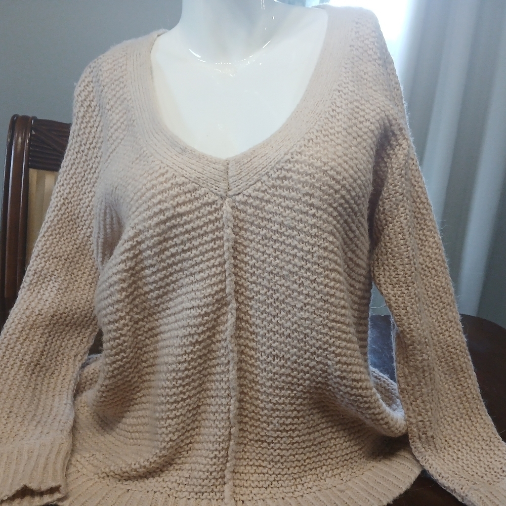 Free people oversized v neck cozy sweater, small size cream color, pre-owned